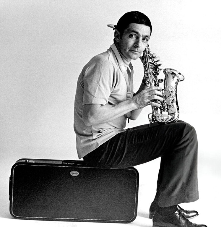 copertina di Straight life