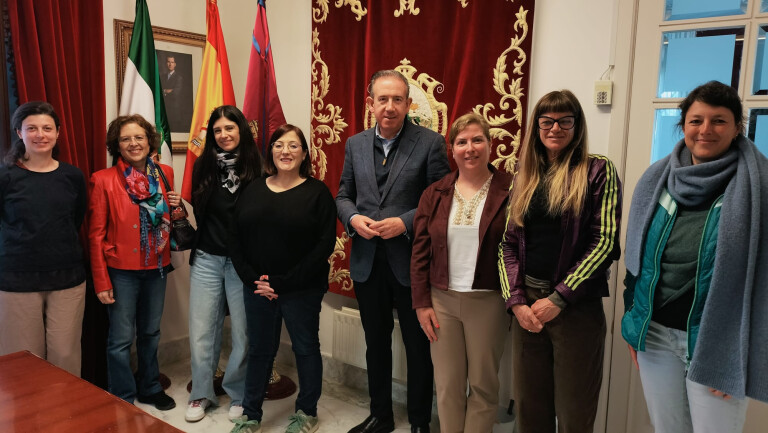 foto con sindaco e assessora istruzione Aracena