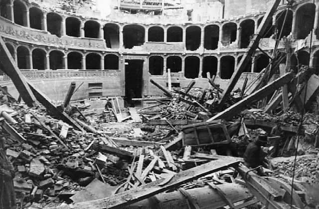 Camera - Distruzioni belliche Teatro del Corso - marzo 1944 - CAF, Fondo Camera