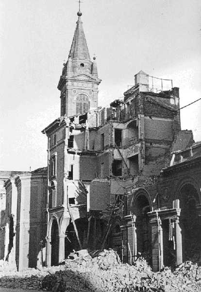 La chiesa di S.Maria della Mascarella bombardata - Fonte: http://www.parrocchiamascarella.it