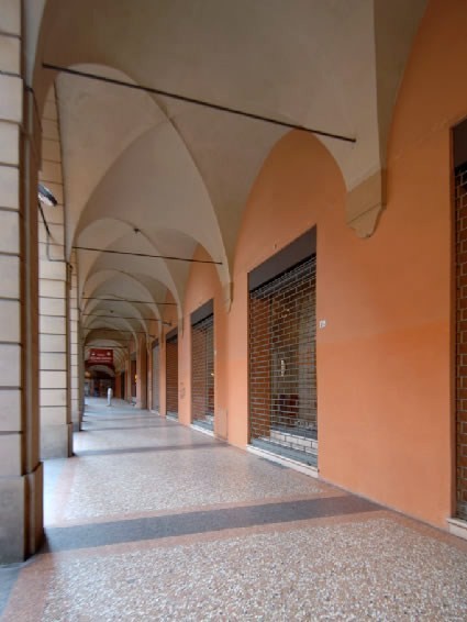 Palazzo Bonfioli Rossi, portico
