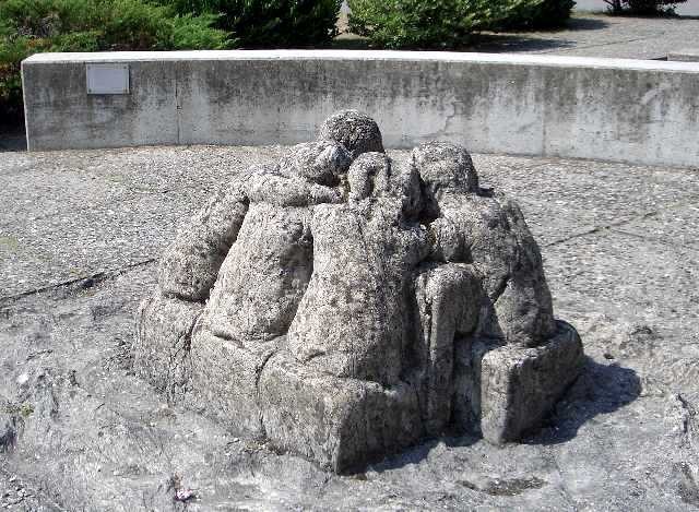 Marzabotto - il monumento a ricordo dell'eccidio di Monte Sole - N. Zamboni