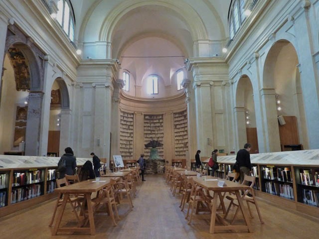 La biblioteca della Fondazione Carisbo 