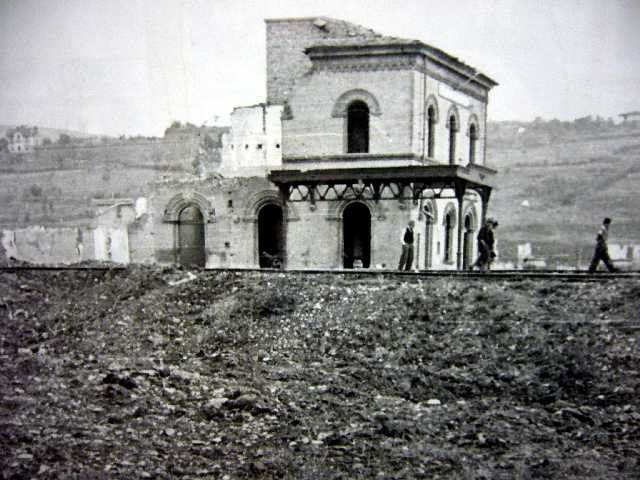 La stazione bombardata di San Ruffillo - foto E. Ansaloni - Museo Memoriale della Libertà - San Lazzaro di Savena (BO)