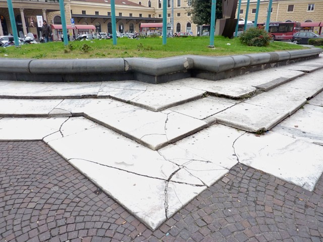 Basamento della Fontana della Direttissima - non ricostruita dopo la seconda guerra mondiale