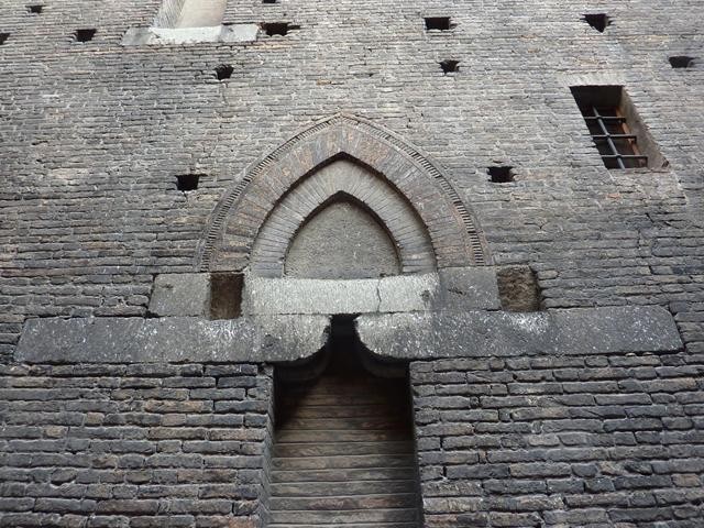 Torre Uguzzoni - porta a sesto acuto