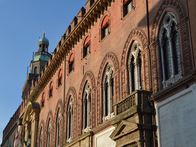 La facciata di Palazzo d'Accursio (BO) 
