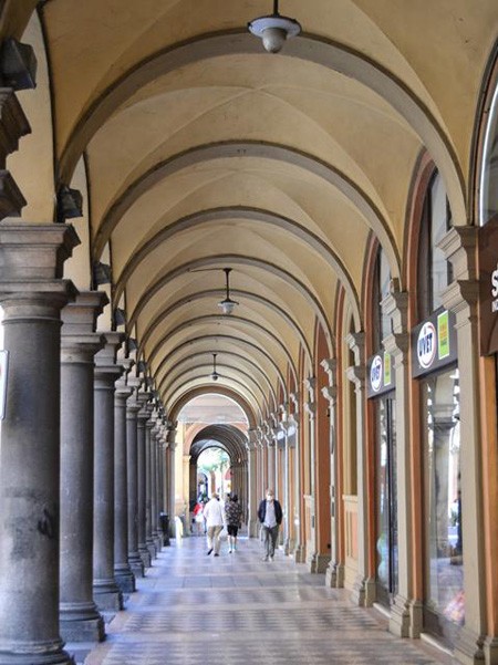 Palazzo Cavazza - portico