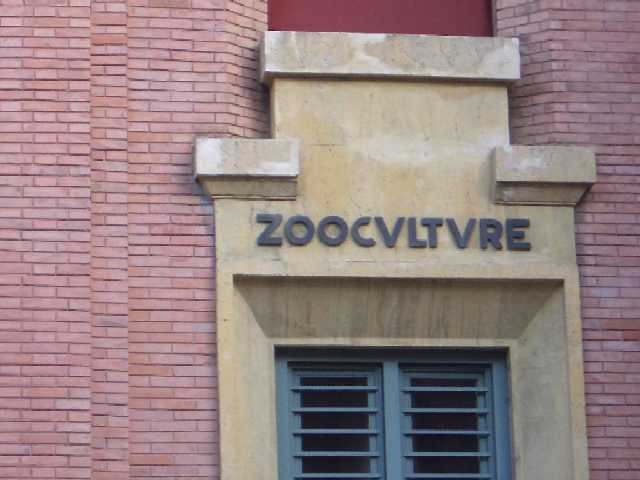 Istituto di Zoologia - particolare dell'ingresso a Zooculture