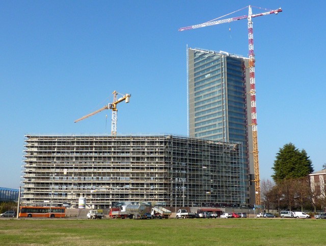 La torre Unifimm in costruzione 