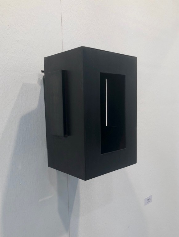 tn_Tramonto_OTTOGallery_1_Per Barclay, Quadro cupo, 1992, ferro, cm 30x20x22.JPG