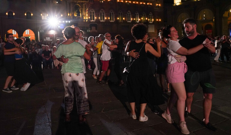 copertina di Quartieri in Ballo