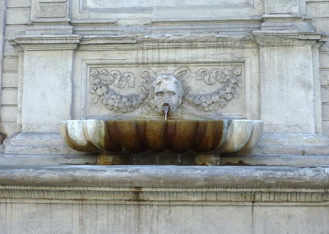 Fontana Vecchia, particolare