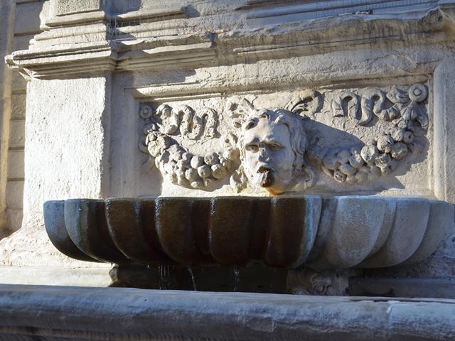 Fontana Vecchia - via U. Bassi - part.