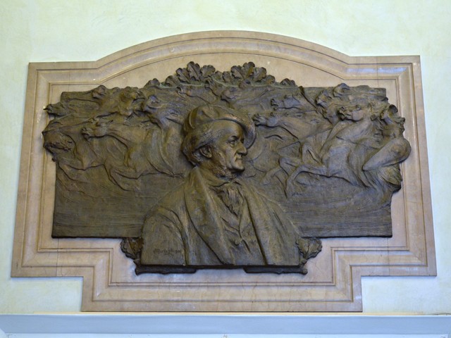 Bassorilievo dedicato a R. Wagner 