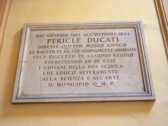 Lapide per Pericle Ducati nel museo civico archeologico di Bologna