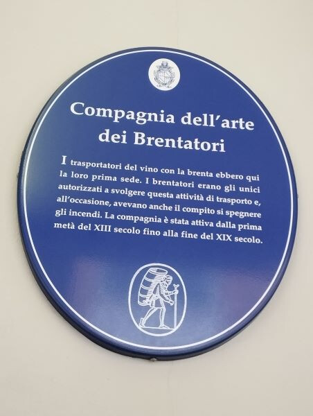 Cartiglio dedicato alla Compagnia dell'Arte dei Brentatori