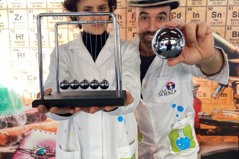 copertina di Leo Scienza  - Ci vuole la fisica!
