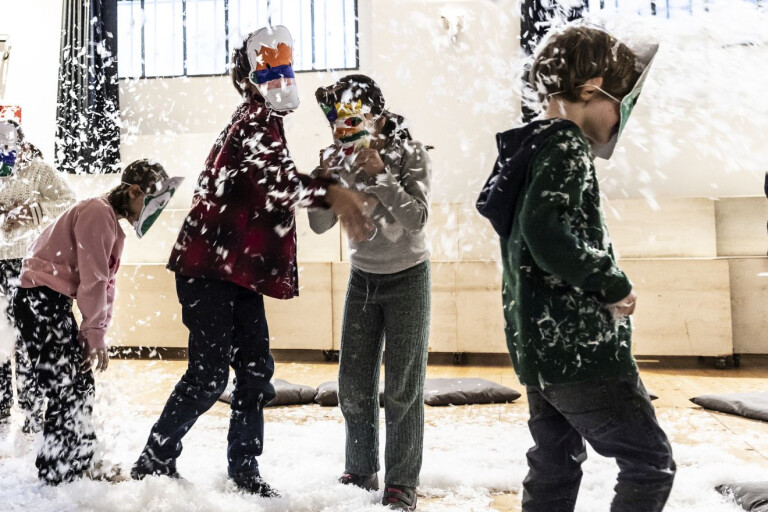 copertina di I AM ALIVE, laboratorio teatrale con MOTUS