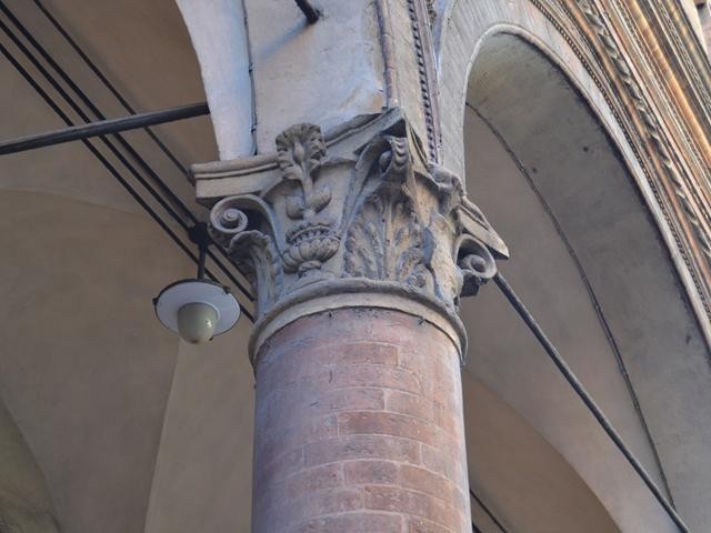 Palazzo Ghiselli Vasselli - portico - particolare