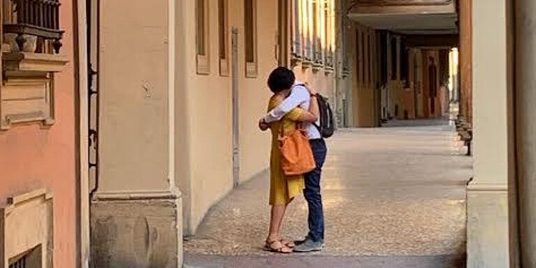 copertina di BOLOGNA INNAMORATA – I luoghi degli amori bolognesi