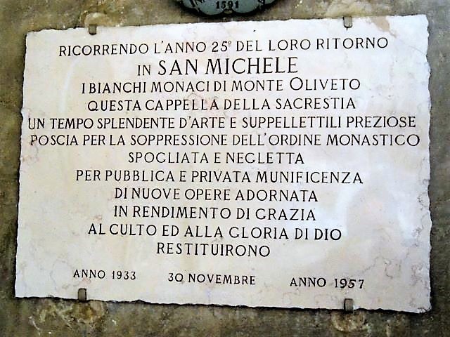 Lapide che ricorda il ritorno dei monaci Olivetani a San Michele in Bosco