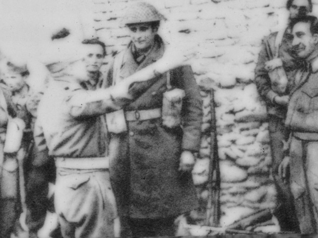 Soldati del Gruppo di Combattimento "Friuli" passati in rassegna prima delle ultime battaglie - Museo Memoriale della Libertà - San Lazzaro di Savena (BO)
