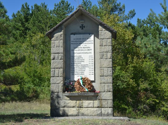 Monumento a ricordo dell'eccidio di Monte Stanco