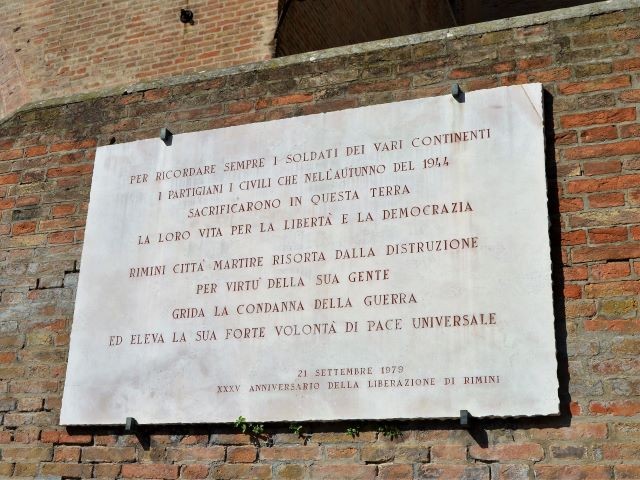 Lapide a ricordo dei soldati e dei partigiani che si sono sacrificati per la liberazione di Rimini