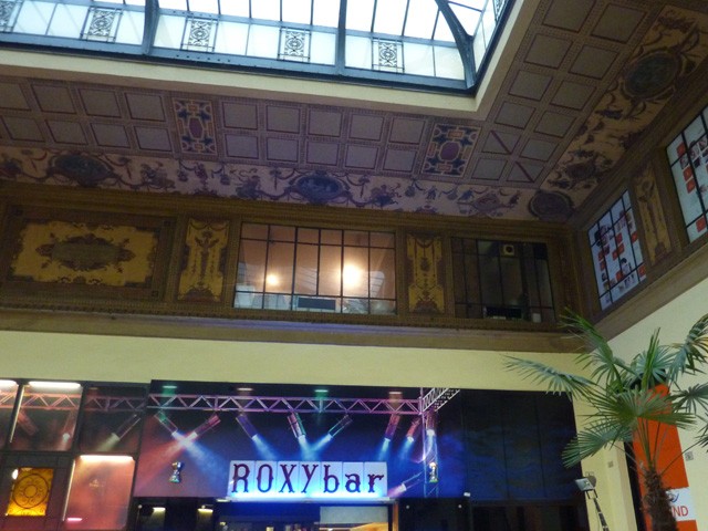 Il Roxy Bar all'interno della Galleria Rizzoli (BO)