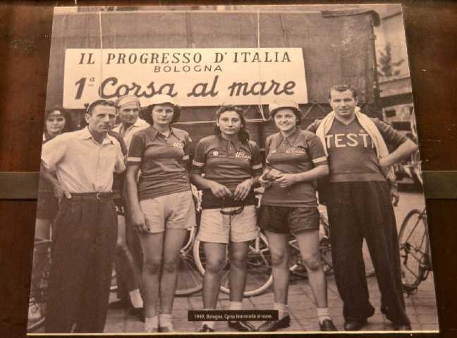 La Corsa al Mare femminile -  Fonte: Comune di Bologna - Palazzo comunale - Mostra sul ciclismo a Bologna - 2019