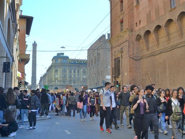 Friday for Future - Il corteo degli studenti per il clima - via U. Bassi (BO)