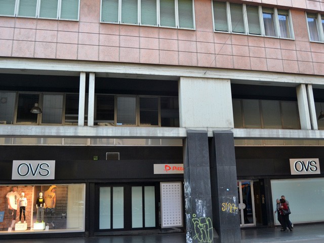Ex magazzini Omnia - arch. E. Zacchiroli e F. Forlay - via dei Mille (BO)