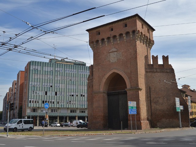 Un palazzo moderno ha sostituito la sede FIAT a Porta San Felice (BO)