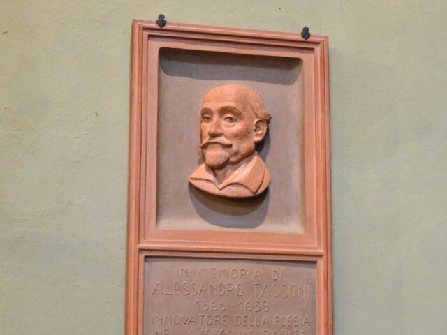 Monumento ad Alessandro Tassoni