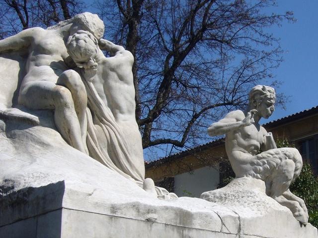 Monumento a Carducci - particolare