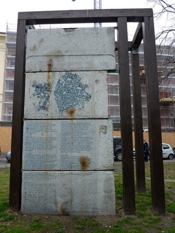 Monumento a ricordo della difesa di Oltretorrente a Parma nel 1922 - nella mappa sono segnati i punti in cui vennero erette le barricate e le postazioni armate di difesa
