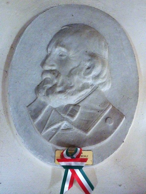 Bassorilievo raffigurante Garibaldi nella "sacra capanna"