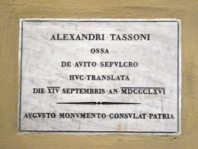 Lapide che ricorda la sepoltura di Alessandro Tassoni