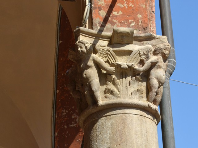 Capitello del portico del conservatorio del Baraccano