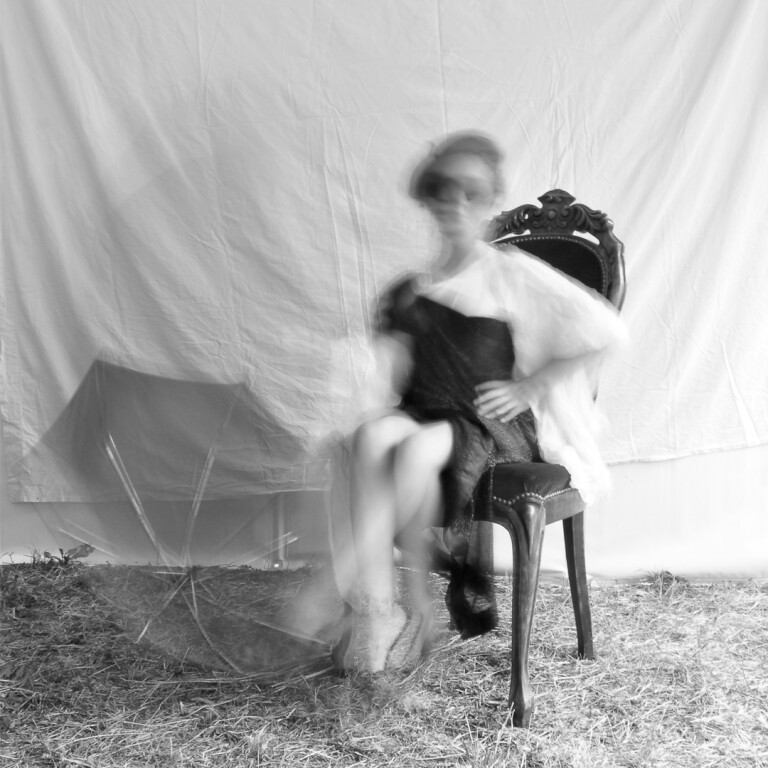 immagine di Nello studio fotografico: ritratti ottocenteschi