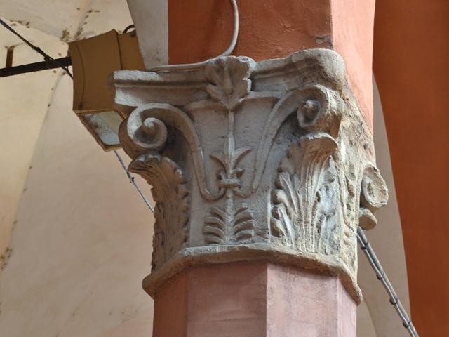 Casa Bovi - via Oberdan - portico - particolare