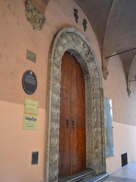 Palazzo Guastavillani - portone di ingresso