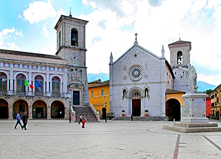 immagine di Piazze e chiese