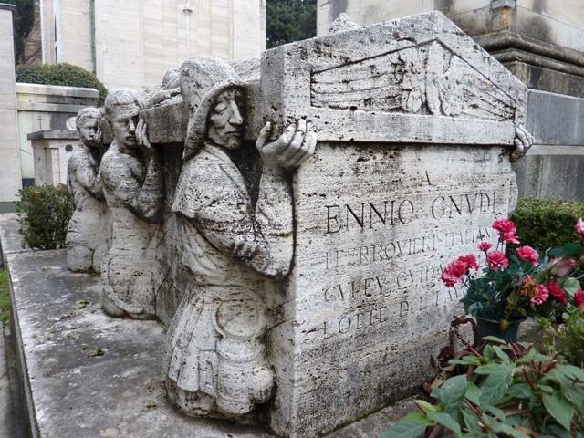 Tomba di Ennio Gnudi - F. Vignoli - Cimitero della Certosa (BO)