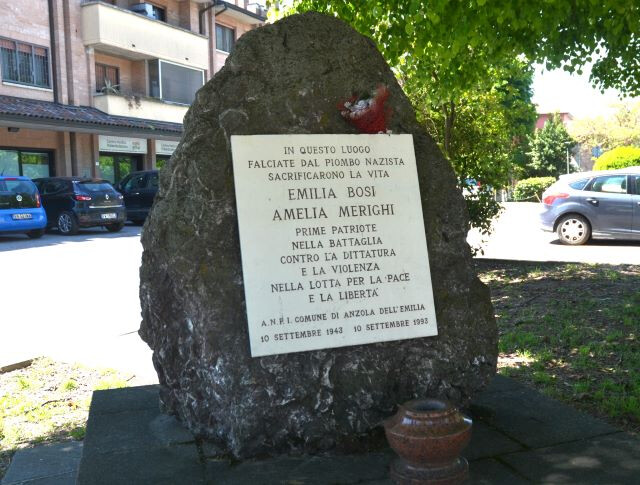 Cippo alle donne trucidate il 10 settembre 1943