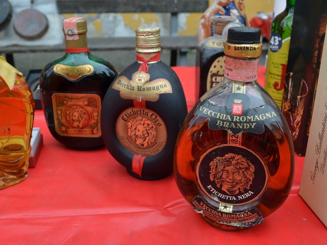 Bottiglie di brandy Vecchia Romagna