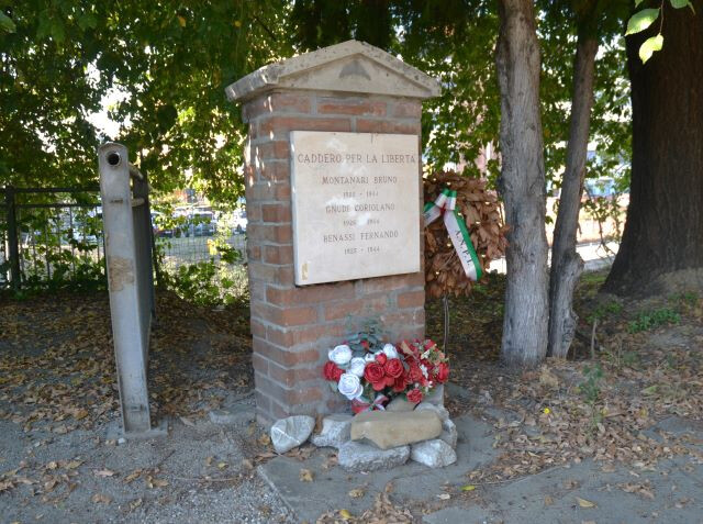 Cippo a ricordo dei martiri della Croce del Biacco