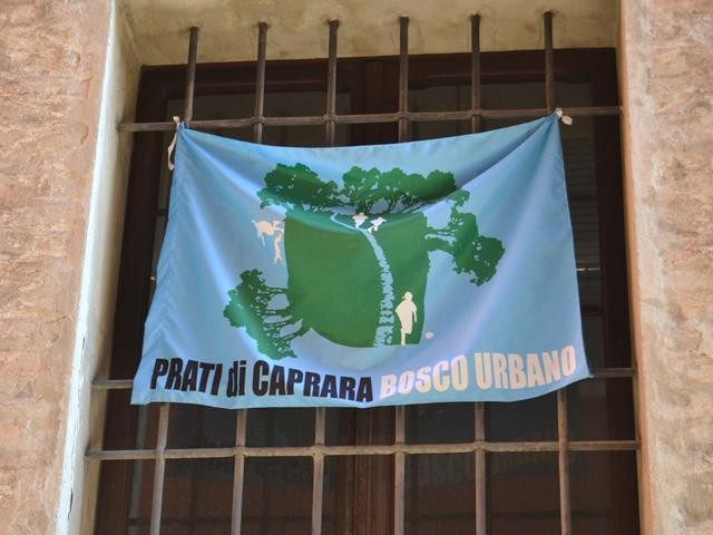 Comunicazione politica all'esterno del Centro sociale Labas - vicolo Bolognetti (BO)