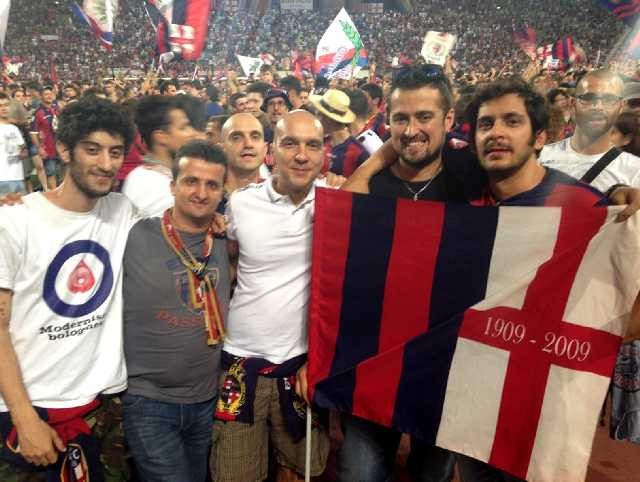 La gioia dei tifosi dopo la vittoria del Bologna sul Pescara - Foto: S. Garda